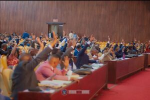 Comme une lettre à la poste : l’Assemblée nationale adopte la loi sur le référendum et transmet au Sénat