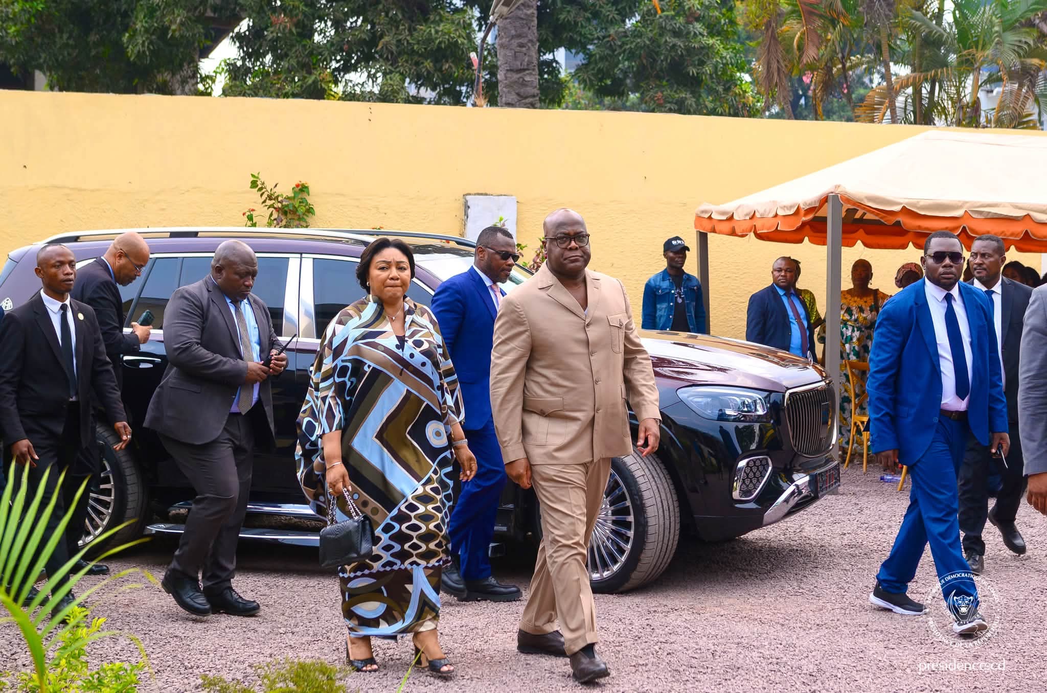 Félix Tshisekedi et Denise Nyakeru au chevet des familles des Généraux Likulia Bakumi et Mutombo Katalay après le drame de Kenge