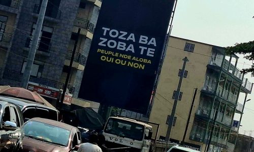 Des affiches géantes à Kinshasa : « Toza ba zoba te. Peuple nde aloba oui ou non »