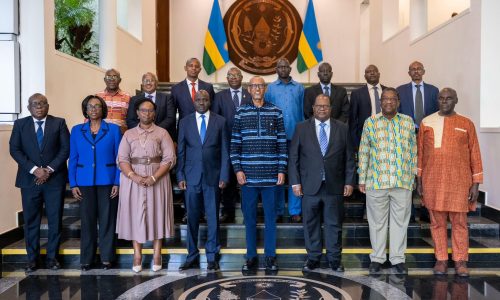 Kagame reçoit une délégation de l’EAC sur la Confédération politique