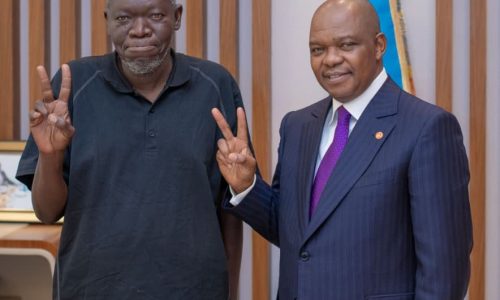 Le Questeur du Sénat honore Doudou Mukuna
