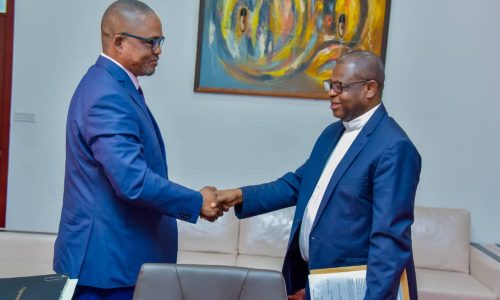 Bras de fer CENCO – Union Sacrée : Peter Kazadi répond Mgr Nshole
