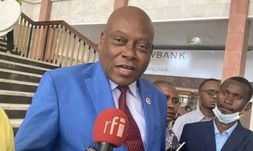 Steve Mbikayi soutient l’interdiction de manifester et met en garde l’opposition avant le 8 juillet