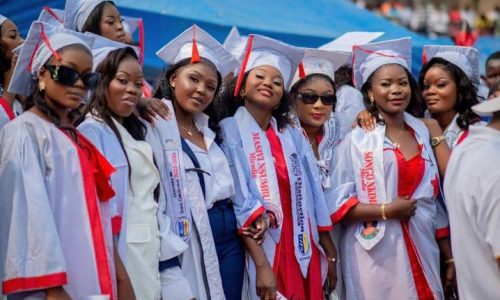 Collation académique en liesse à Kinshasa et au Kongo Central