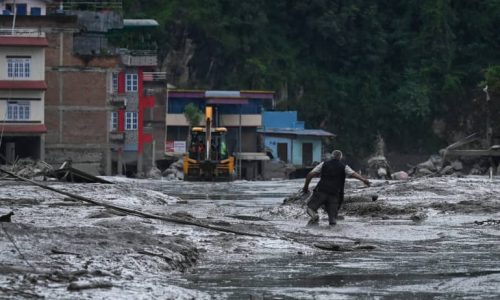 Népal / Chine : 180 morts et 579 touristes portés disparus après des crues dévastatrices